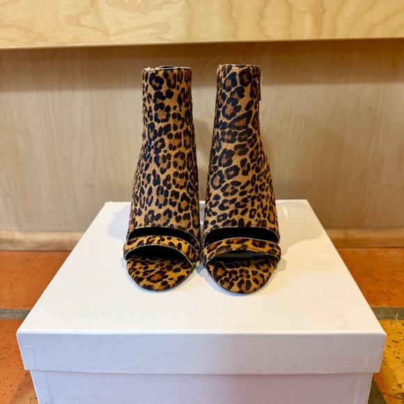 NWT Charles David Crosser Calf Hair Leopard Print Open Toe Heels - Picture 6 of 15